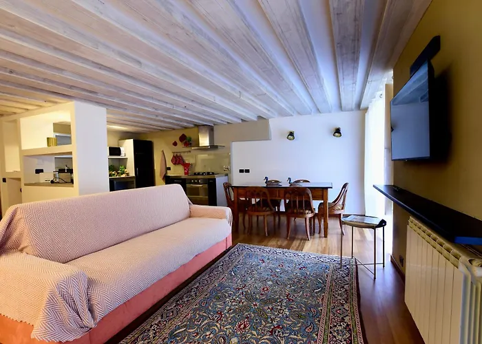 Luxury Cernaia Di Charme Nel Centro Storico Apartmán *