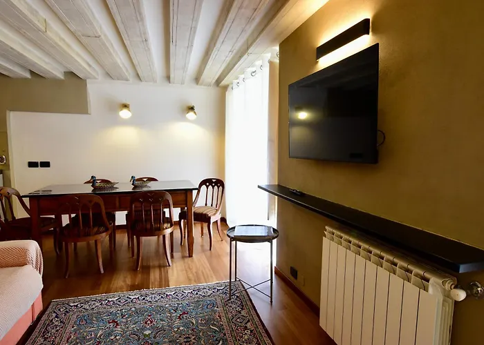 Luxury Cernaia Di Charme Nel Centro Storico Janov