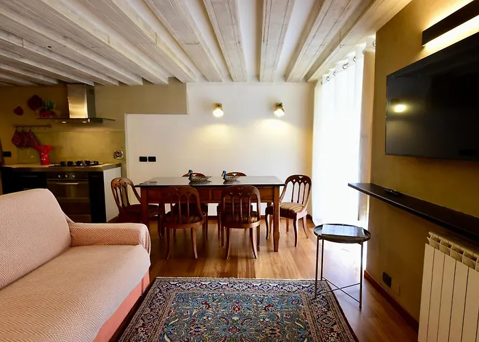 Luxury Cernaia Di Charme Nel Centro Storico Apartmán Janov